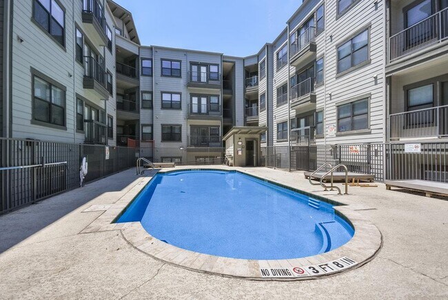 2502 Leon St Austin, TX 78705 photo 3