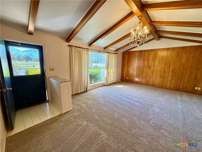 1050 Elizabeth Ave New Braunfels, TX 78130 photo 3