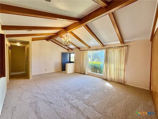 1050 Elizabeth Ave New Braunfels, TX 78130 photo 4