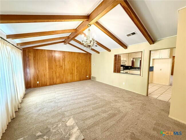 1050 Elizabeth Ave New Braunfels, TX 78130 photo 2