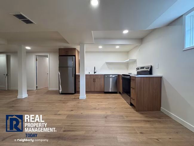 910 N Union Ave Tacoma, WA 98406 photo 4