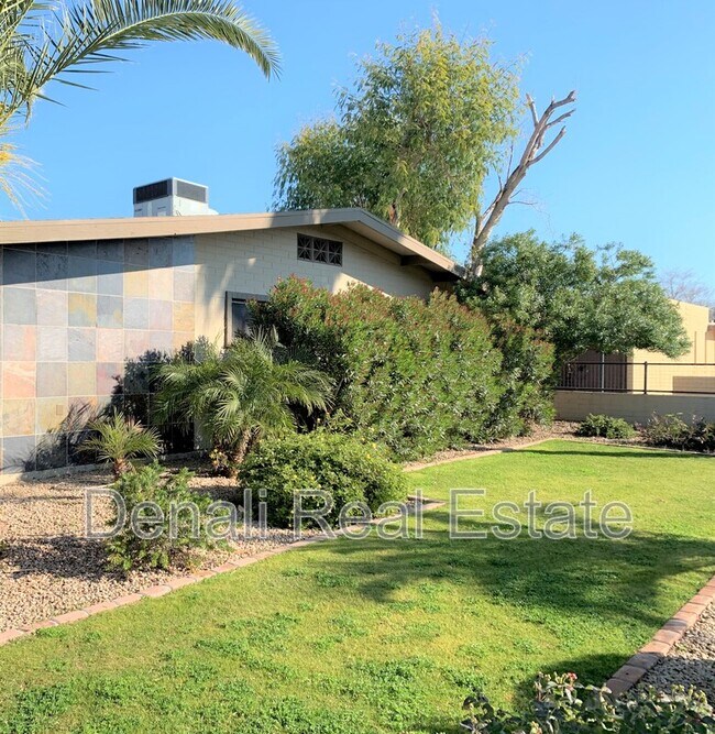 3646 E Montecito Ave photo 3