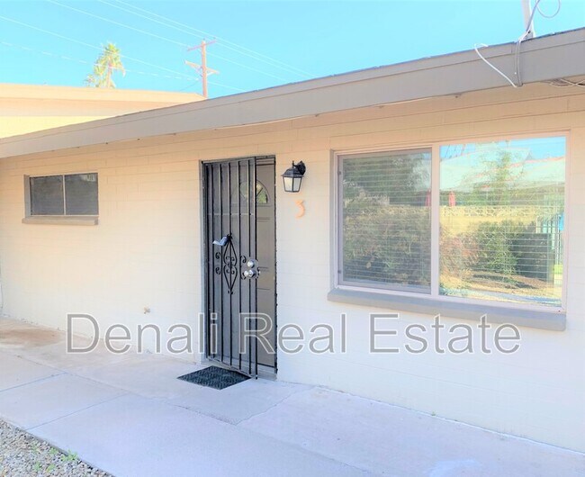 3646 E Montecito Ave photo 4