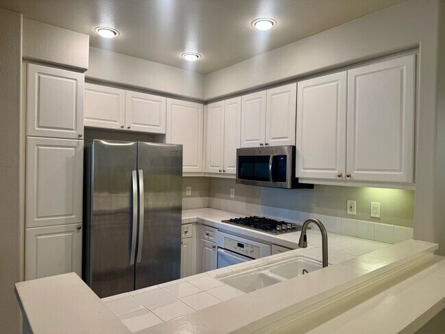 10766 Sabre Hill Dr San Diego, CA 92128 photo 2