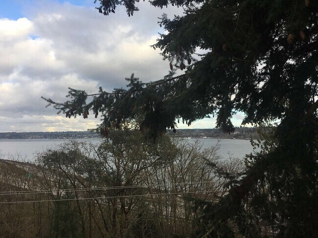 1700 West Sunn Fjord Lane, Bremerton, WA 98312 photo 3