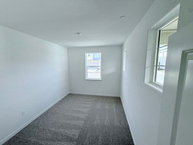 338 E Beatrice Ave Tracy, CA 95391 photo 3