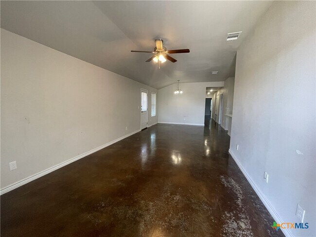 202 Lowes Blvd Killeen, TX 76542 photo 3
