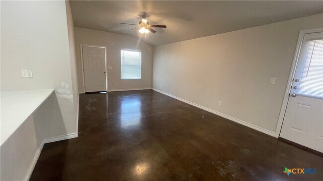 202 Lowes Blvd Killeen, TX 76542 photo 4