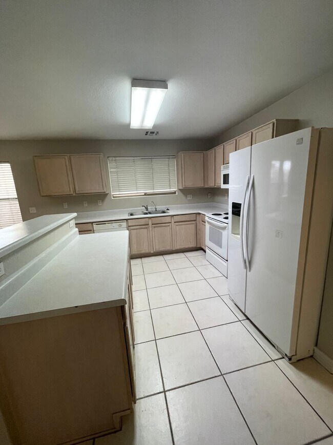 696 S Concord St Gilbert, AZ 85296 photo 3