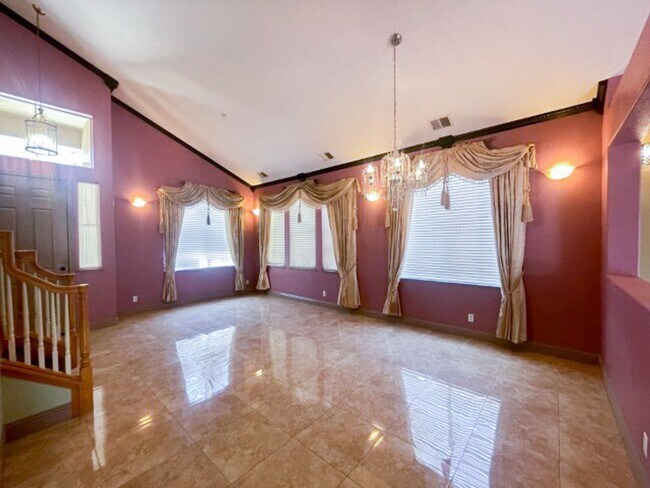 Stunning 4-bedroom 3 bathroom 2114sqft home in Union City photo 5
