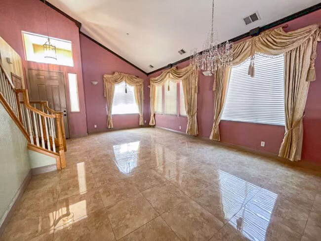 Stunning 4-bedroom 3 bathroom 2114sqft home in Union City photo 3