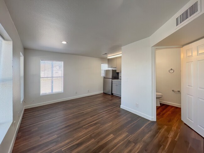 317 N 17th Dr Phoenix, AZ 85007 photo 2