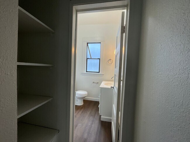 156 11th Ave Seattle, WA 98122 photo 4