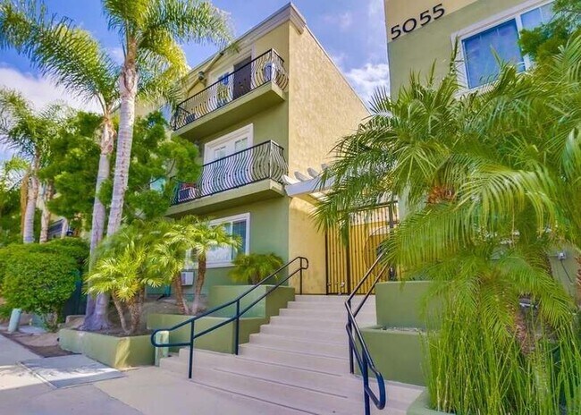 Move-in Special: $500 Off The First Month! Beautifully Renovated 2bd/2ba Condo With In-unit Washer And Dryer photo 2
