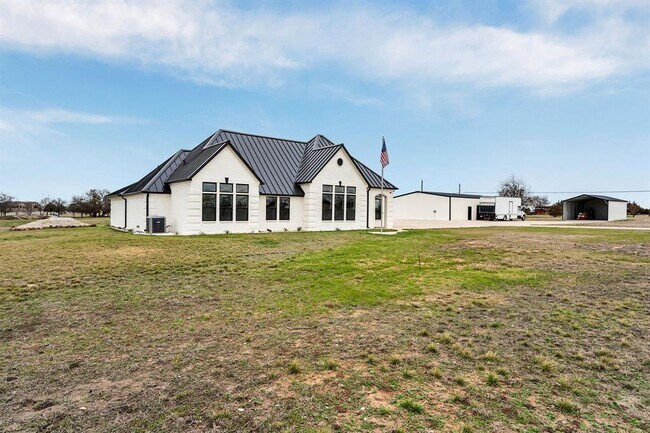 157 Country Pl Ln Van Alstyne, TX 75495 photo 4