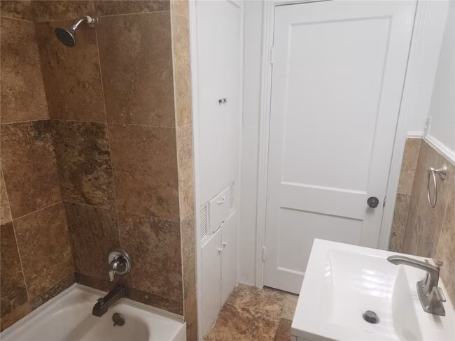 3309 Grooms St Austin, TX 78705 photo 5