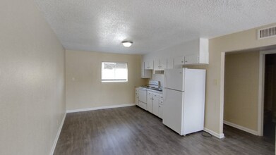 905 N Main St Copperas Cove, TX 76522 photo 2