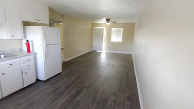 905 N Main St Copperas Cove, TX 76522 photo 3