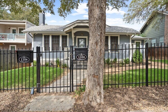 1104 W 22nd St Austin, TX 78705 photo 5