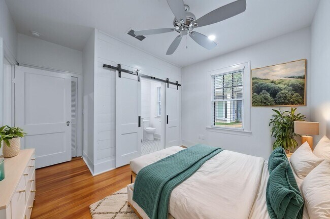1104 W 22nd St Austin, TX 78705 photo 4