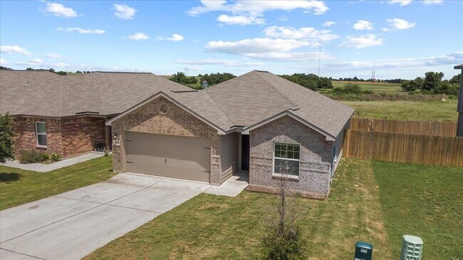 625 Riverdale Dr Jarrell, TX 76537 photo 3