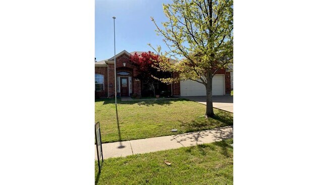 2715 Logan Dr Mansfield, TX 76063 photo 3