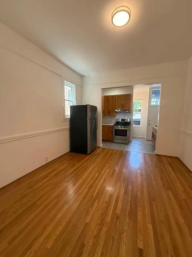 3248 Folsom St San Francisco, CA 94110 photo 2