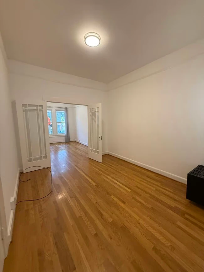 3248 Folsom St San Francisco, CA 94110 photo 5