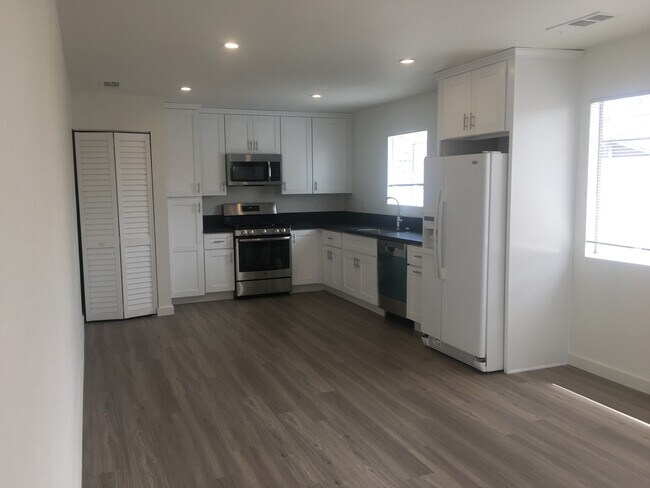 1451-1451-1451-1452 Hornblend St San Diego, CA 92109 photo 2