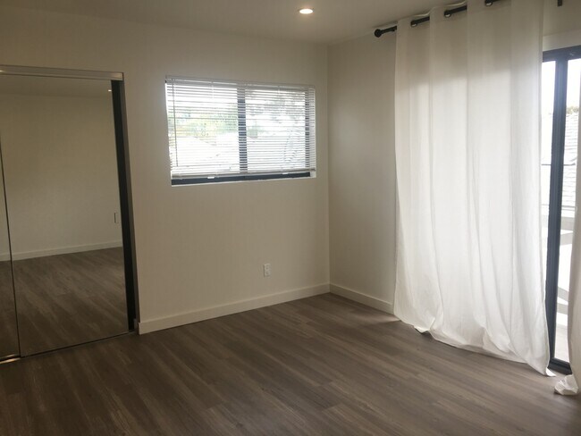 1451-1451-1451-1452 Hornblend St San Diego, CA 92109 photo 3