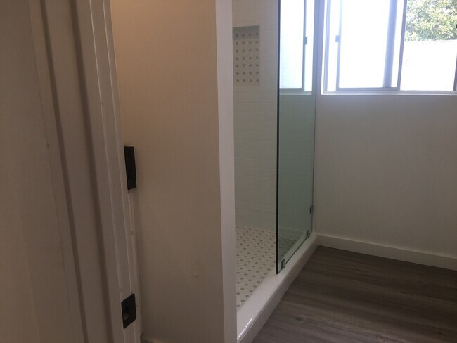 1451-1451-1451-1452 Hornblend St San Diego, CA 92109 photo 4