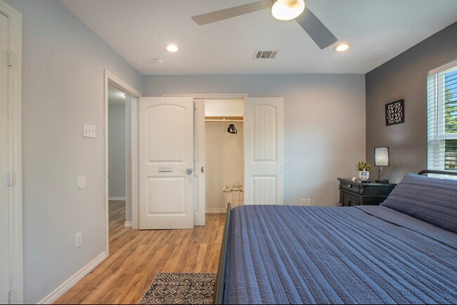 958 E Allen Ave Fort Worth, TX 76104 photo 4