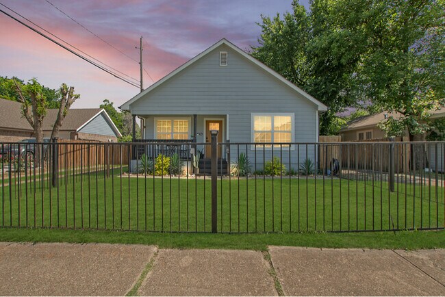 958 E Allen Ave Fort Worth, TX 76104 photo 3