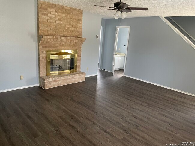 2514 Ravina St San Antonio, TX 78222 photo 2