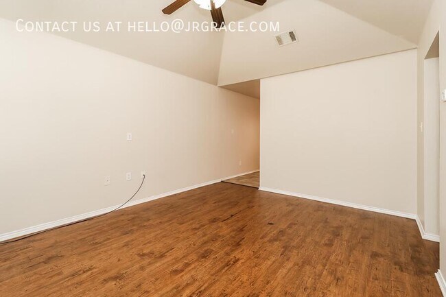 136 Stewart Bend Court, Azle, TX 76020 photo 4