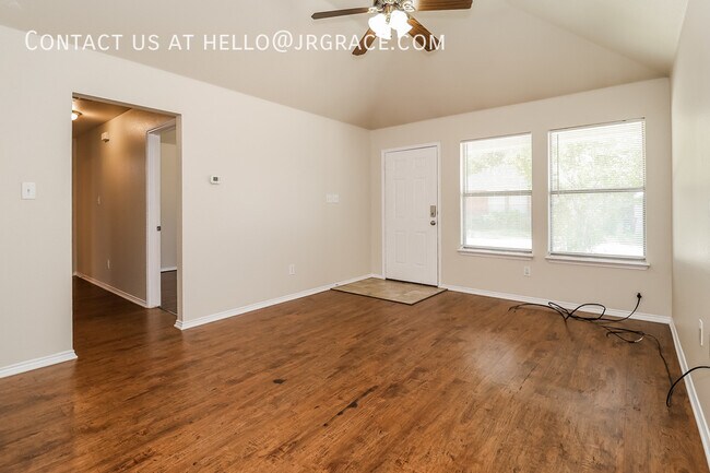136 Stewart Bend Court, Azle, TX 76020 photo 5