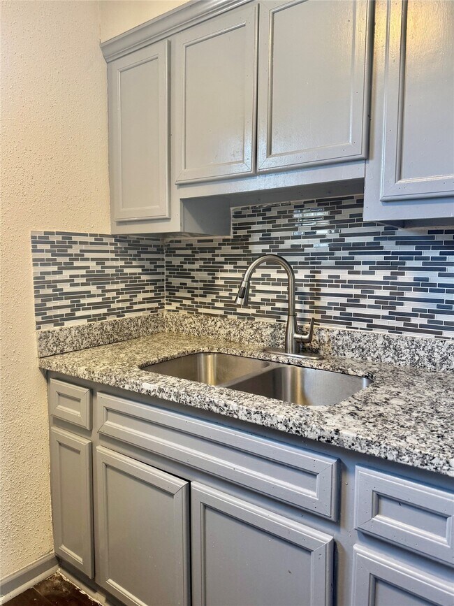 1005 Spooner St Pasadena, TX 77506 photo 5