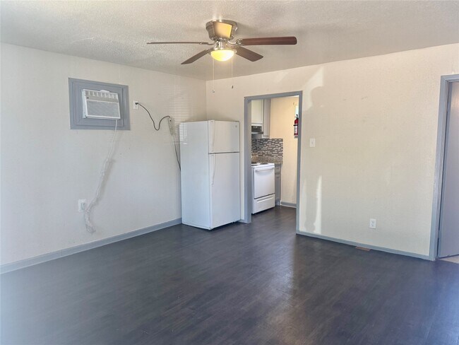 1005 Spooner St Pasadena, TX 77506 photo 2