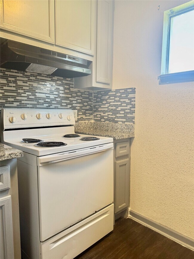 1005 Spooner St Pasadena, TX 77506 photo 4