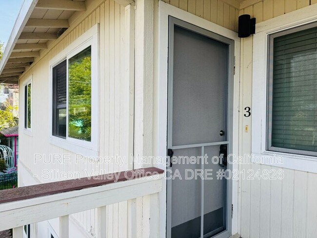 508 Caledonia St Santa Cruz, CA 95062 photo 2