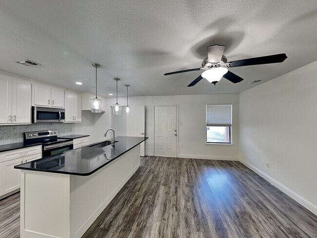 2628 Frazier Avenue, Fort Worth, TX 76110 photo 3