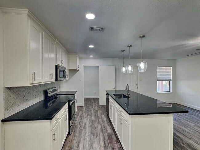 2628 Frazier Avenue, Fort Worth, TX 76110 photo 4
