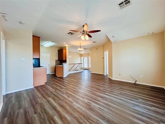 1900 Scofield Ridge Parkway, Austin, TX 78727 photo 5