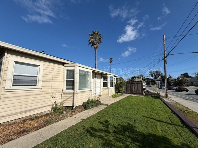 21625 E Cliff Dr Santa Cruz, CA 95062 photo 3