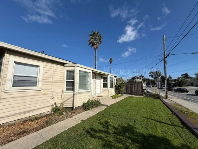 21625 E Cliff Dr Santa Cruz, CA 95062 photo 3