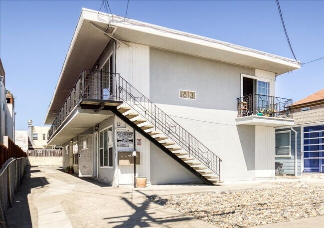1813 63rd St Berkeley, CA 94703 photo 2
