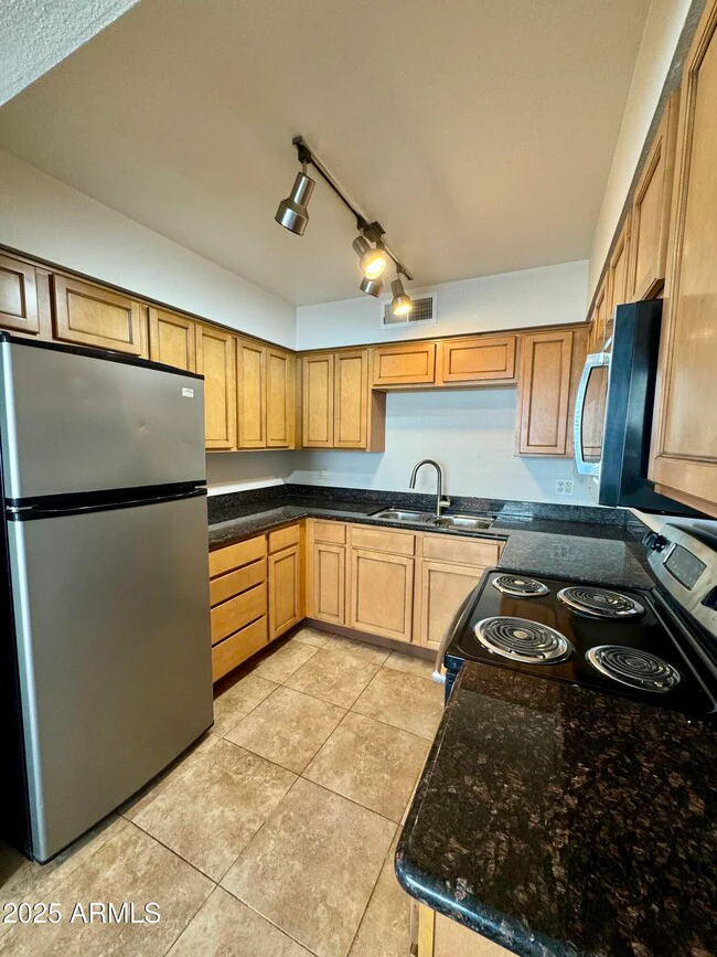 1702 W Tuckey Ln Phoenix, AZ 85015 photo 2