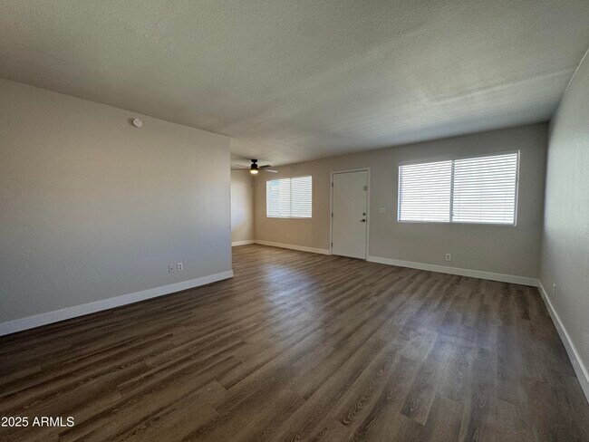 1702 W Tuckey Ln Phoenix, AZ 85015 photo 4