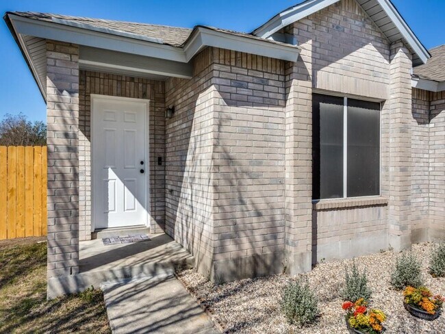 201 Sil Cove Leander, TX 78641 photo 3