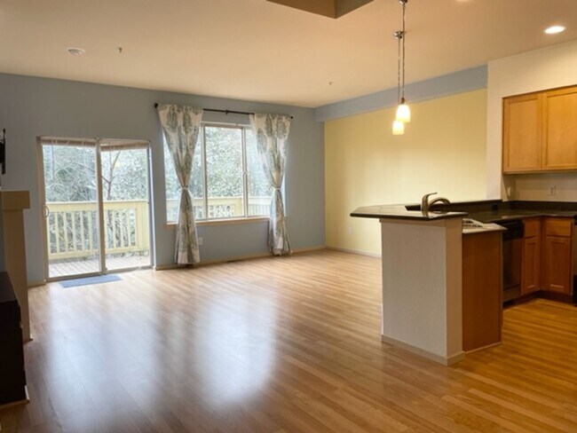 Beautiful 3 Bed 2.5 Bath Townhome in Talus, Issaquah photo 4